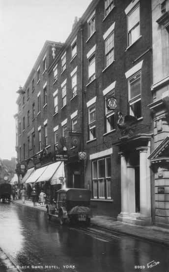 'The Black Swan Hotel York' photographed by Walter Scott, c.1910